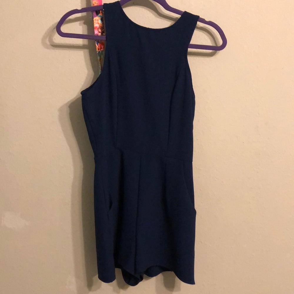 Super nice fitted romper very comfy looks great